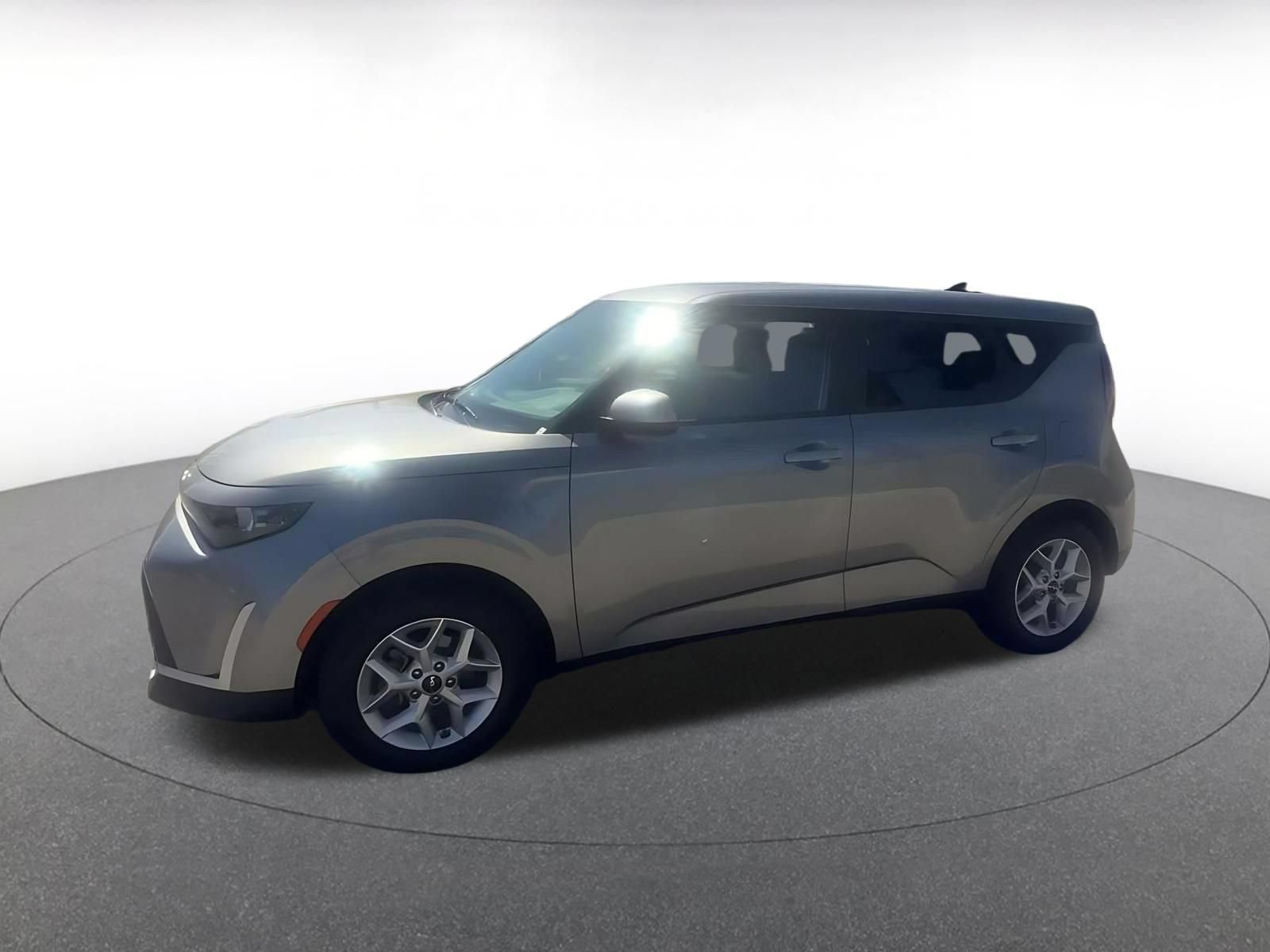 Used 2025 Kia Soul LX w/ LX Technology Package FWD image 7