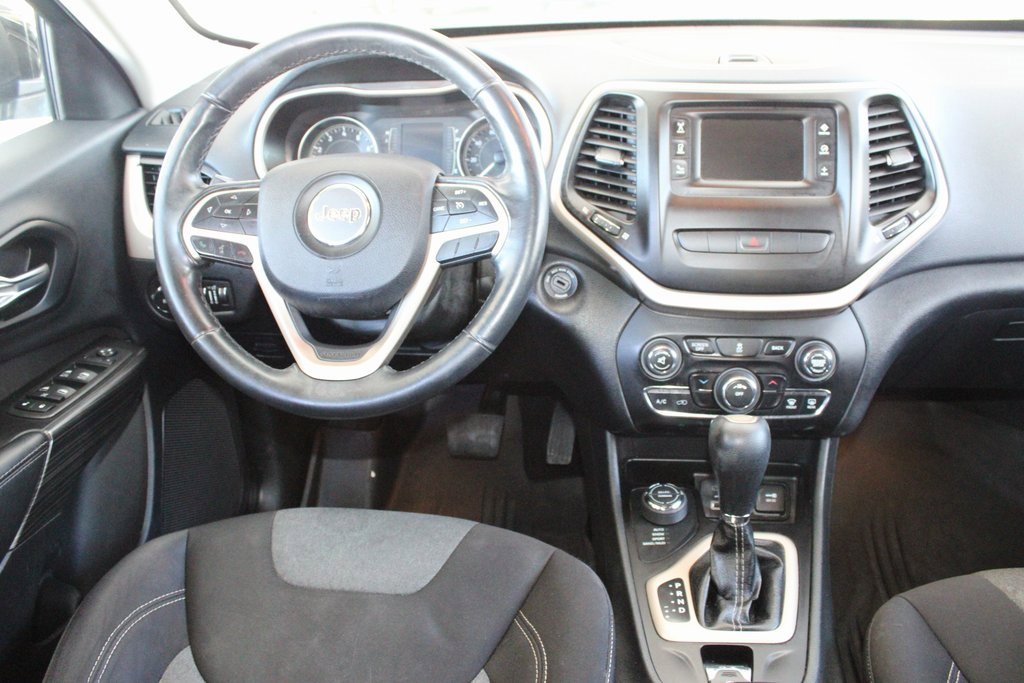 Used 2014 Jeep Cherokee Latitude image 2