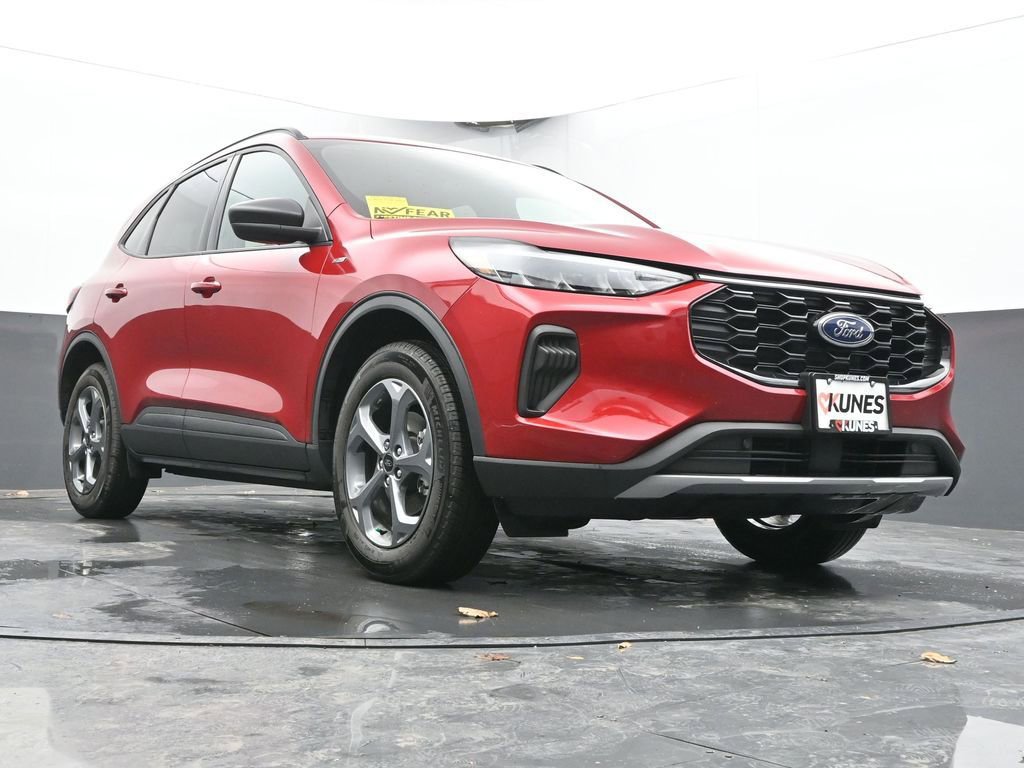 Used 2025 Ford Escape ST-Line w/ Cold Weather Package image 23