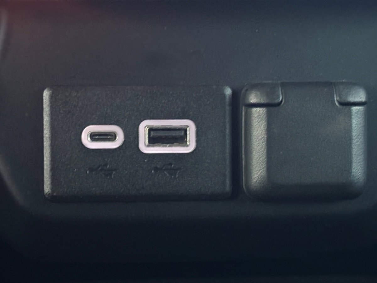 Used 2020 GMC Sierra 1500 AT4 w/ AT4 Premium Package image 6