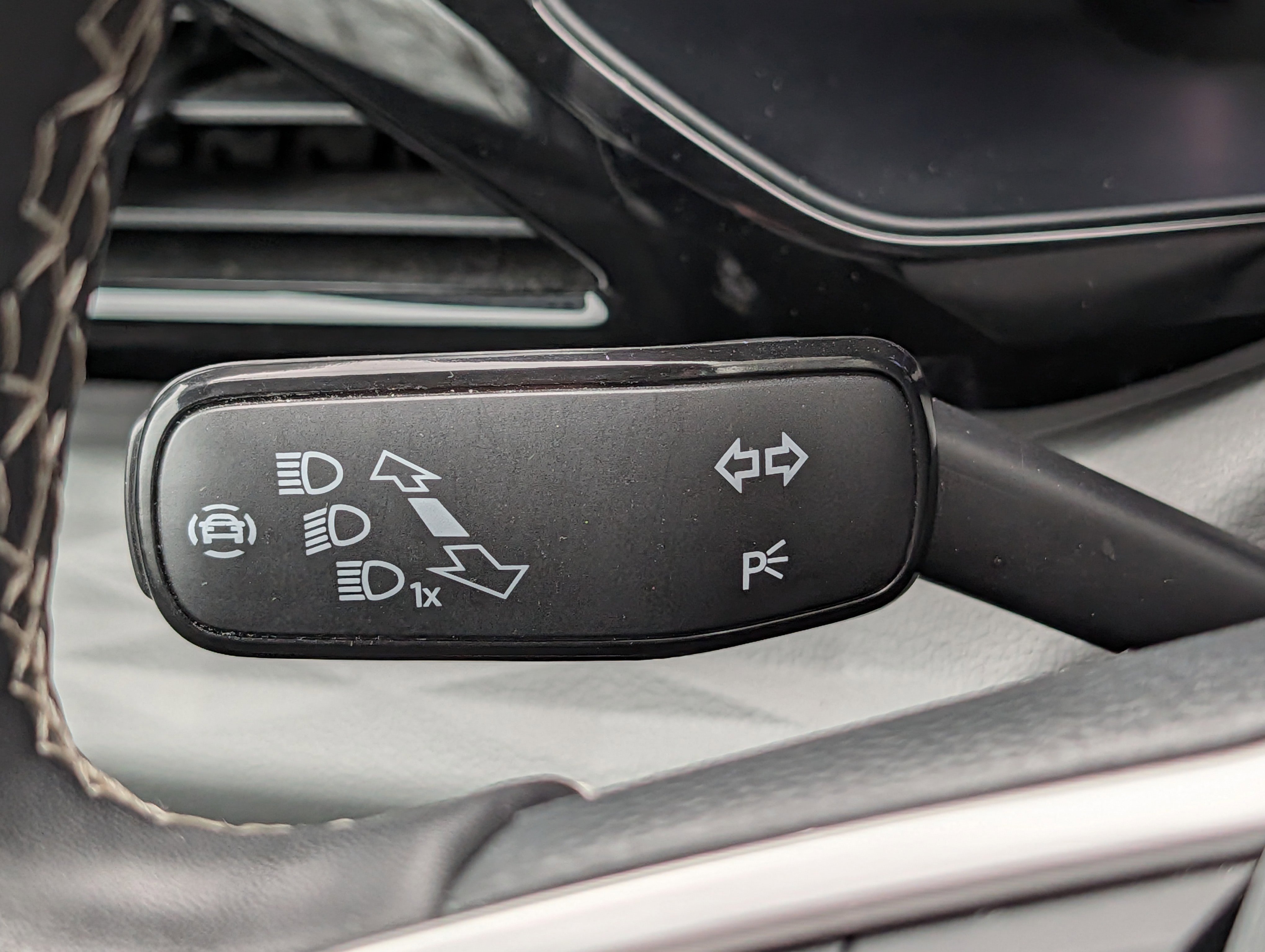 Certified 2024 Volkswagen Taos S FWD image 31