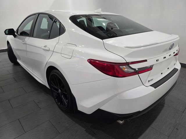 Used 2025 Toyota Camry SE FWD image 4