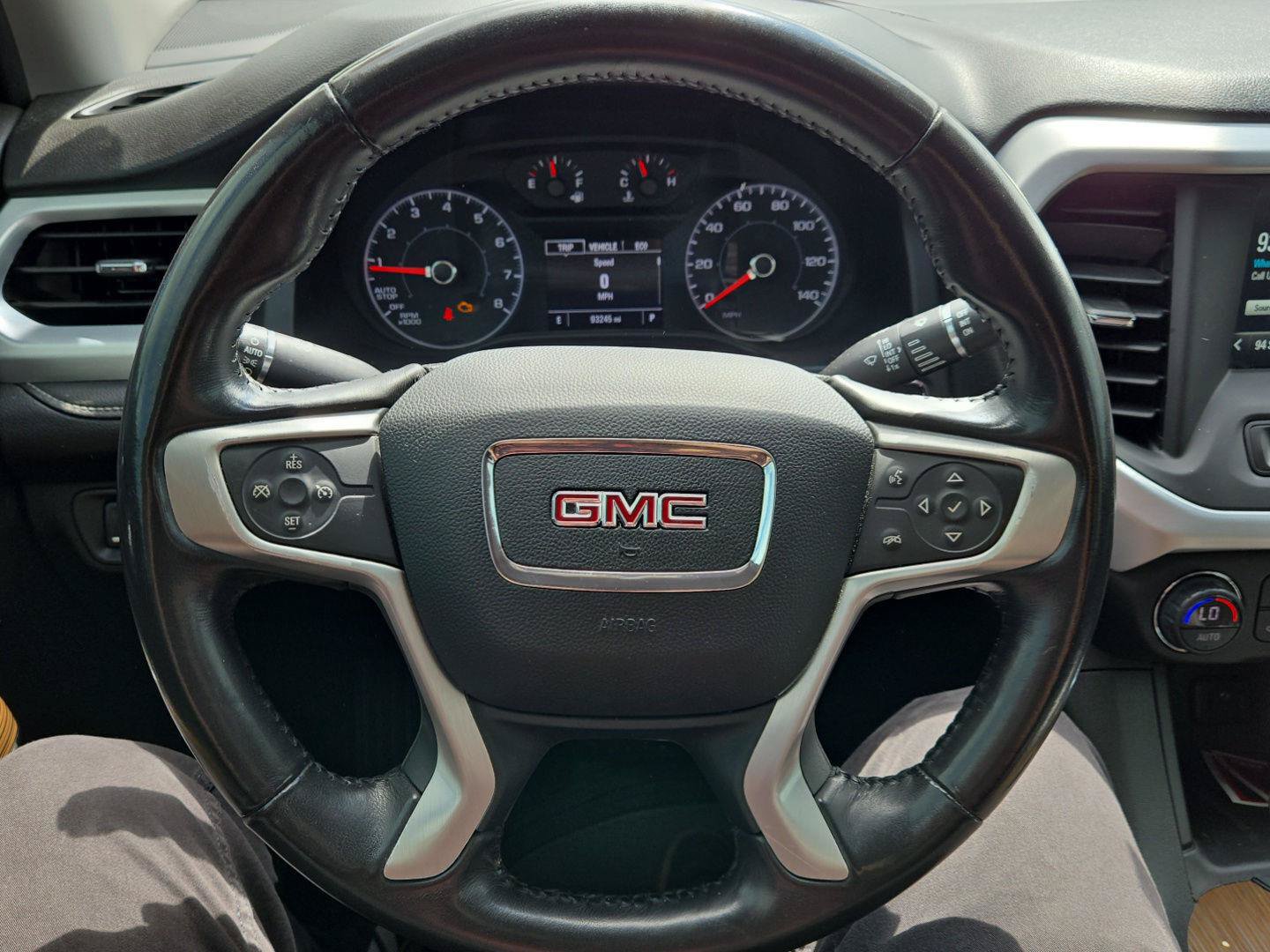 Used 2019 GMC Acadia SLE FWD image 17