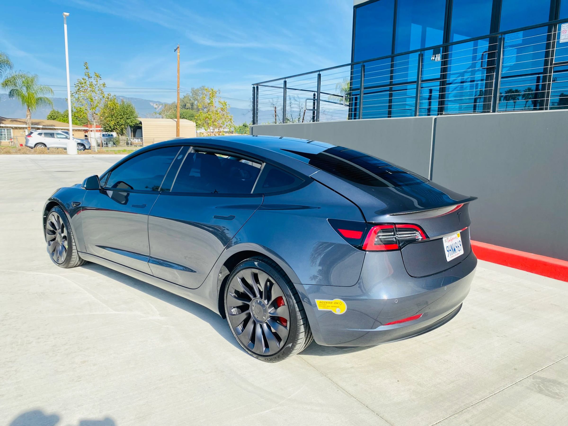 Used 2022 Tesla Model 3 Performance image 3