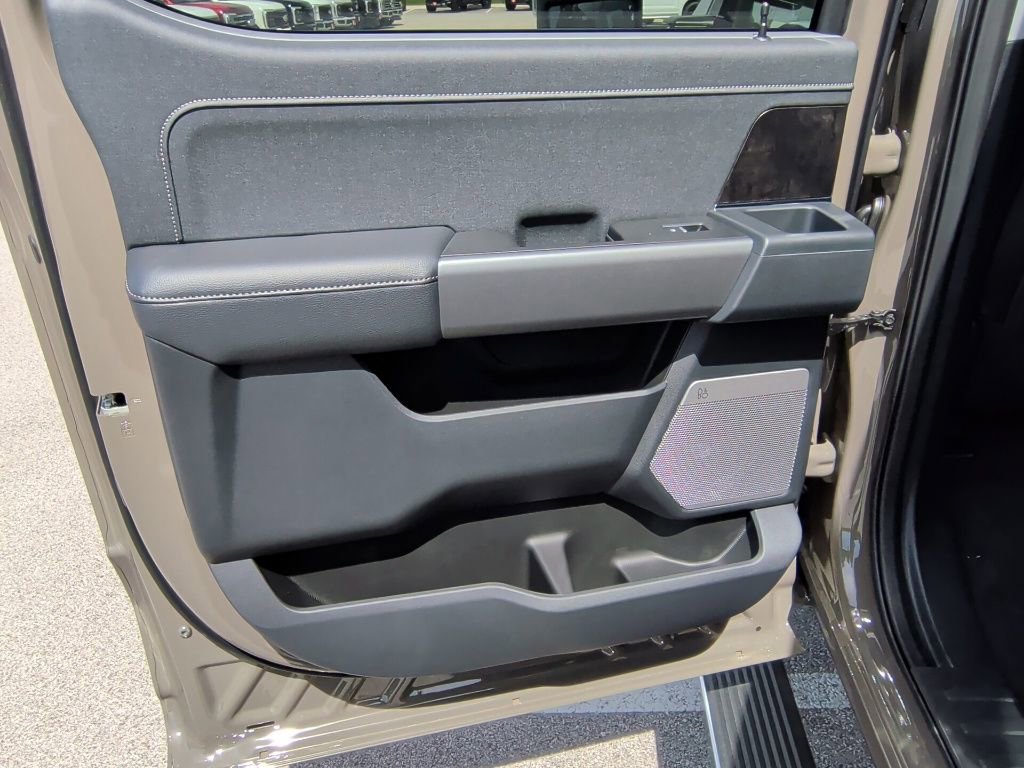 New 2026 Ford F250 Lariat w/ Chrome Package image 38