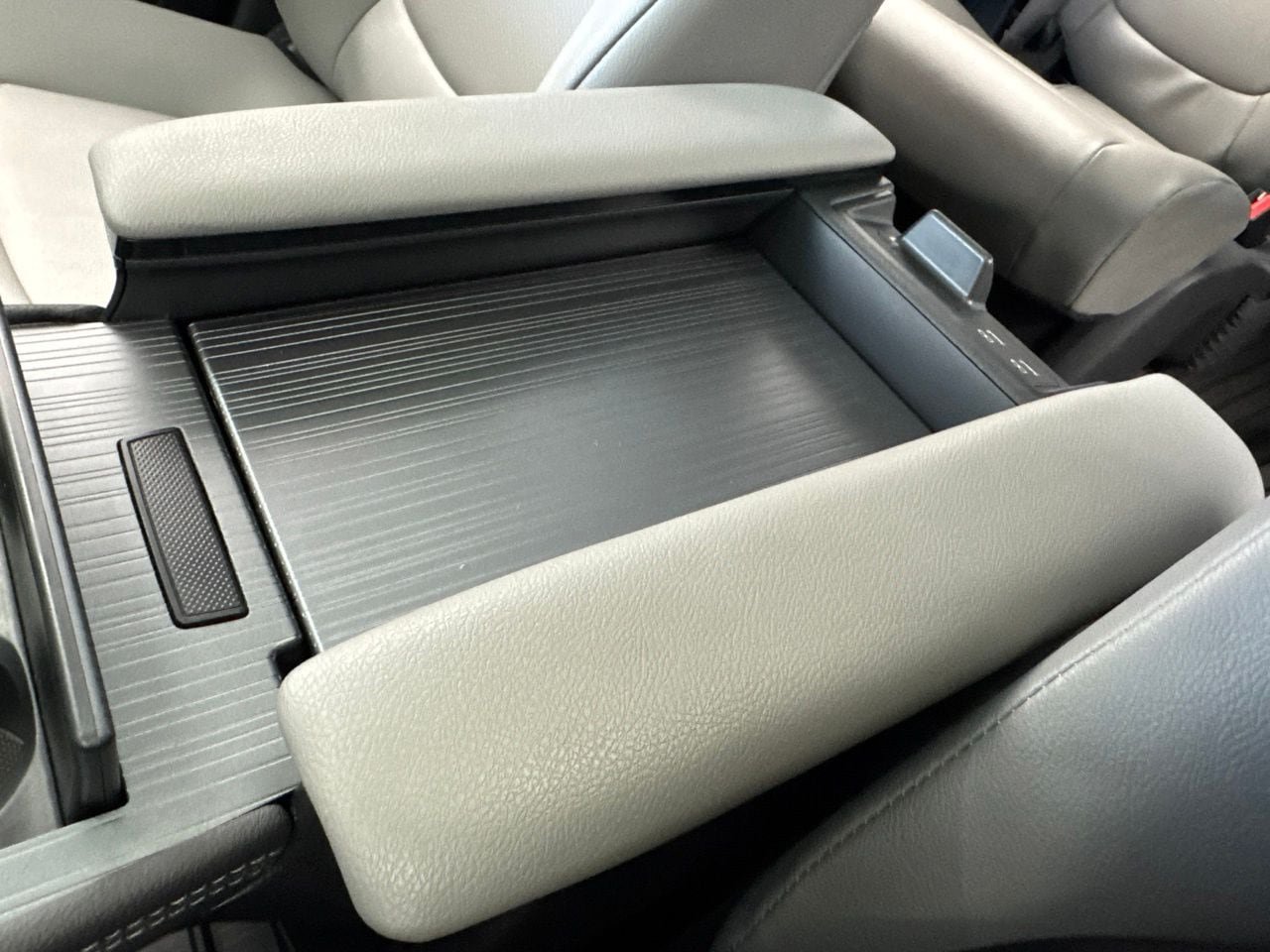 Certified 2025 Toyota Sienna XLE w/ XLE Plus Package AWD/4WD image 33