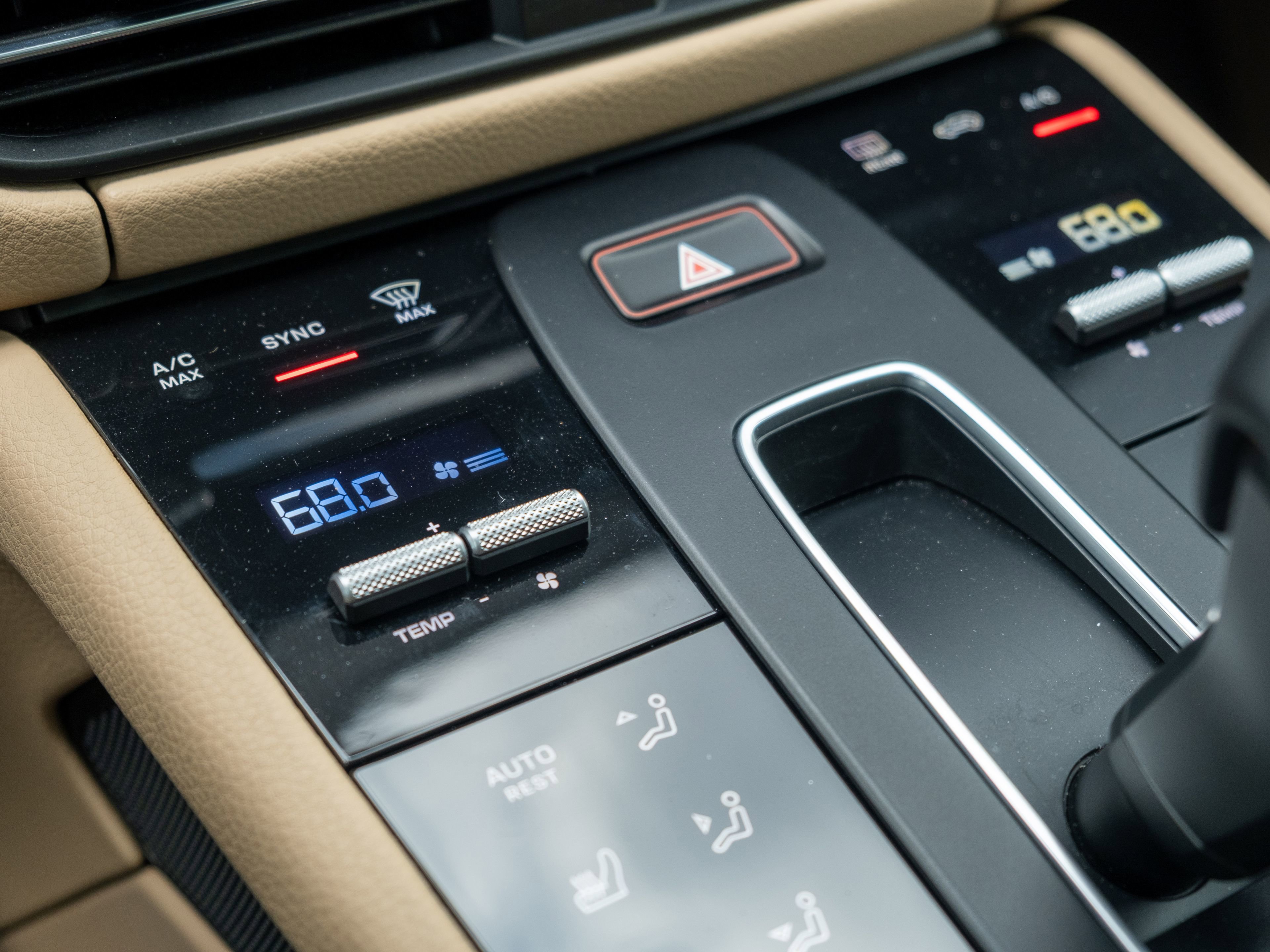 Certified 2023 Porsche Macan AWD/4WD image 28