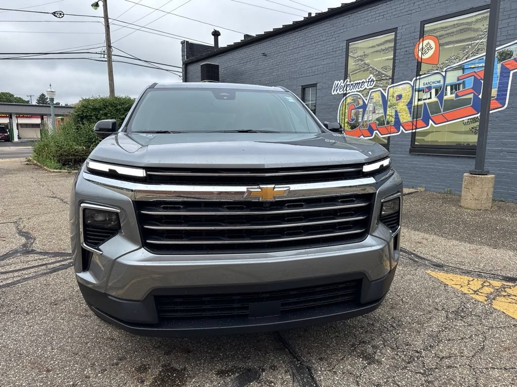 New 2026 Chevrolet Traverse LT w/ Sun and Wheel Package AWD/4WD image 2