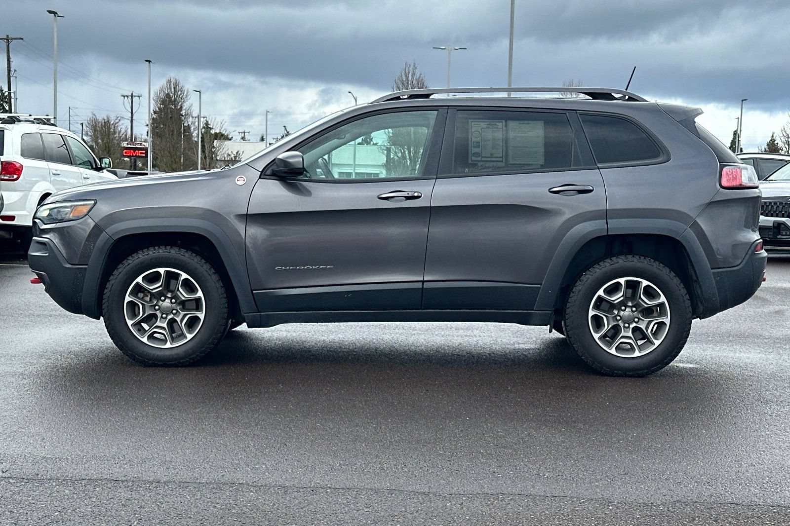 Used 2020 Jeep Cherokee Trailhawk w/ Technology Group AWD/4WD image 7
