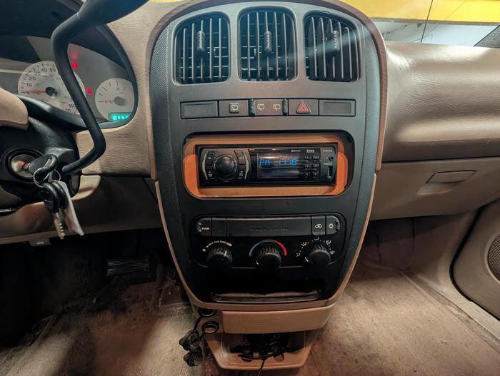 Used 2002 Dodge Caravan SE FWD image 35