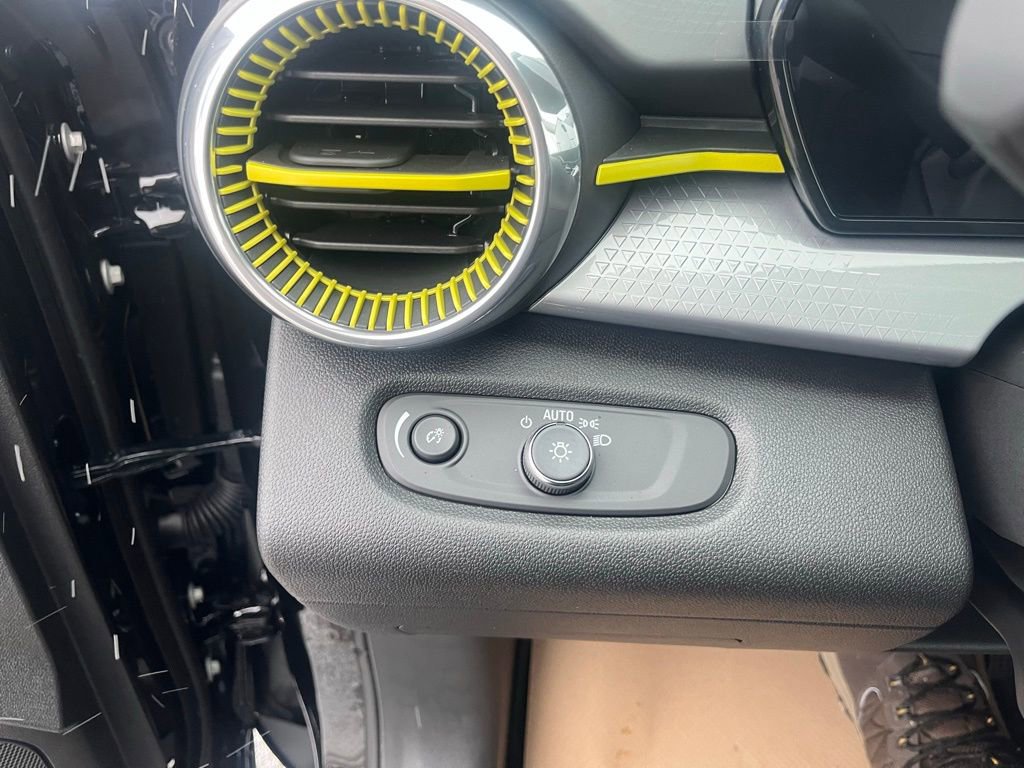 New 2026 Chevrolet Trax LT w/ Driver Confidence Package image 12