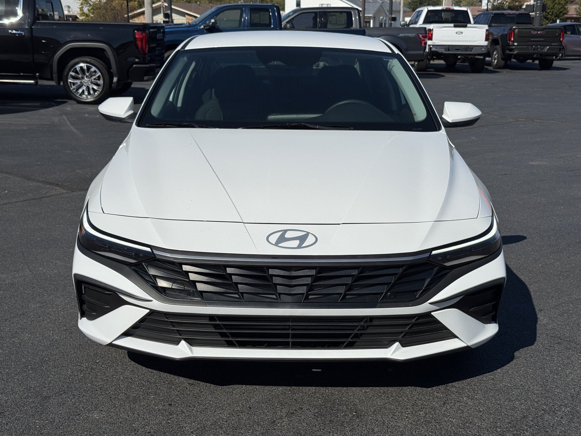 Used 2025 Hyundai Elantra SE FWD image 3