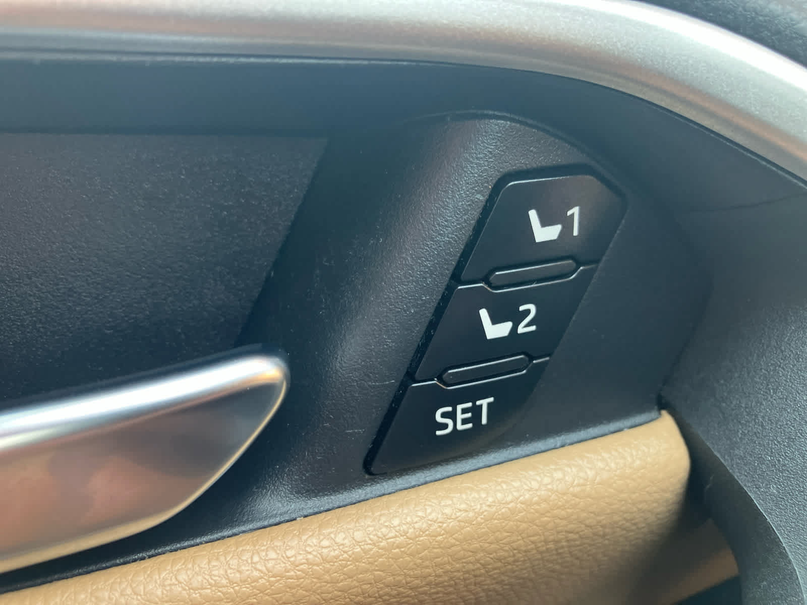 Certified 2020 Toyota RAV4 Limited AWD/4WD image 13