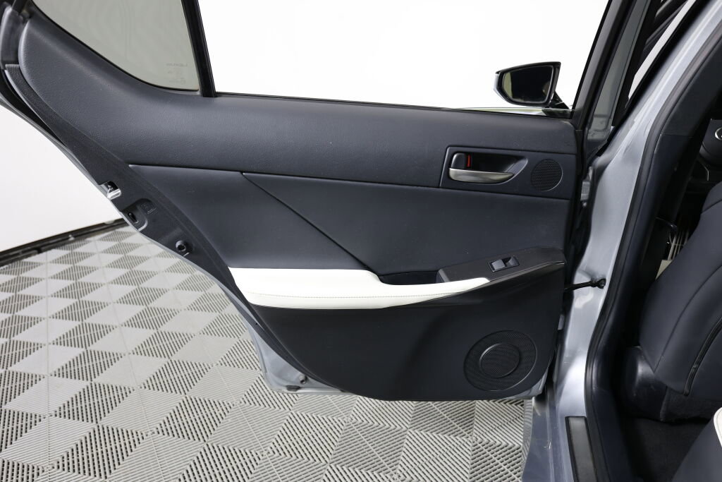 Used 2022 Lexus IS 500 RWD image 16