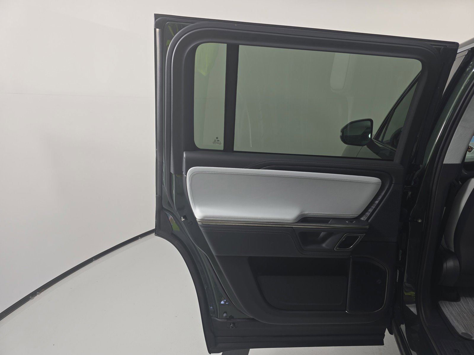 Used 2024 Rivian R1S Adventure image 17