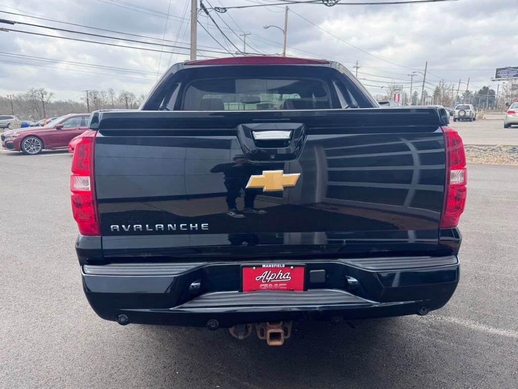 Used 2013 Chevrolet Avalanche LT AWD/4WD image 4