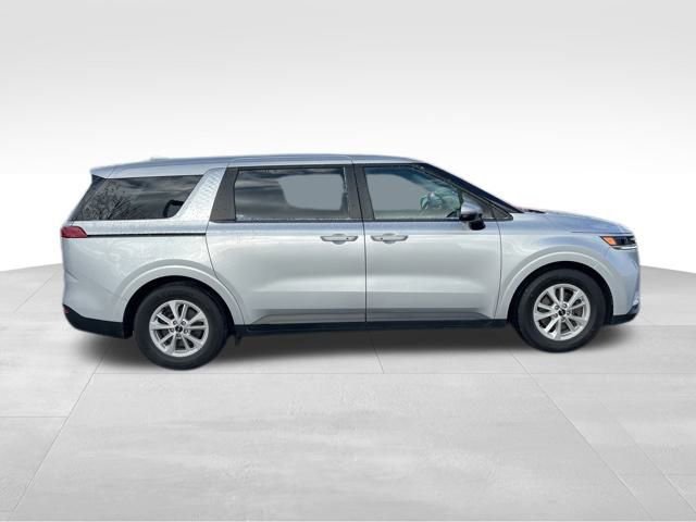 Certified 2023 Kia Carnival LX image 9