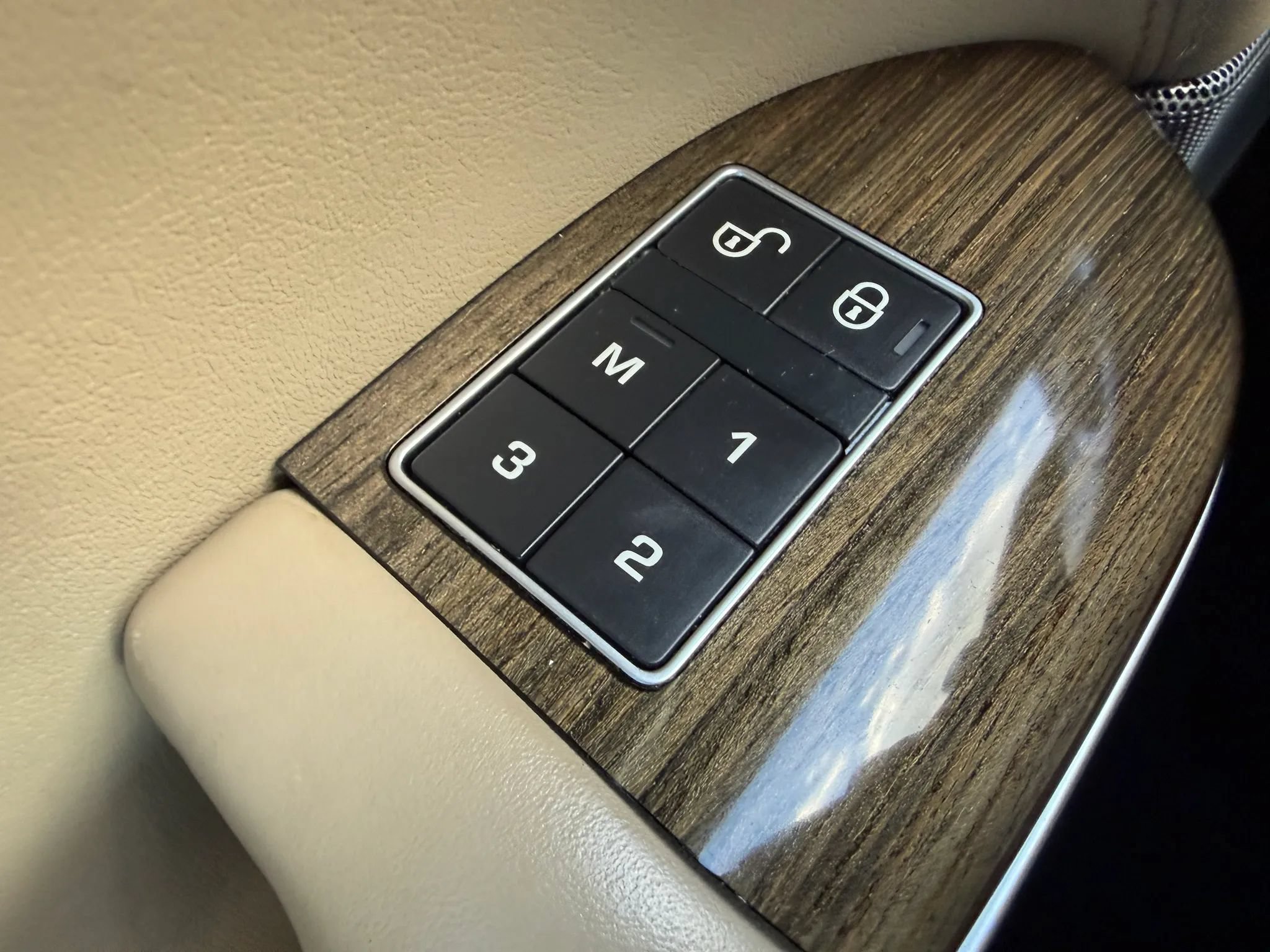 Used 2017 Land Rover Range Rover Sport HSE AWD/4WD image 32