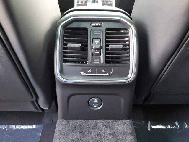 Used 2025 Porsche Macan image 18