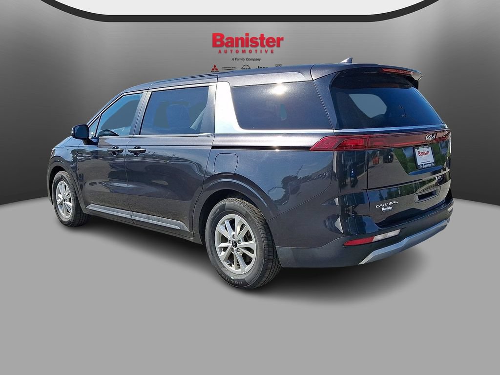 Used 2024 Kia Carnival LX FWD image 6