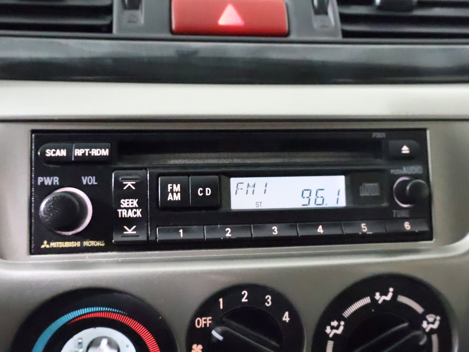 Used 2005 Mitsubishi Lancer ES image 11