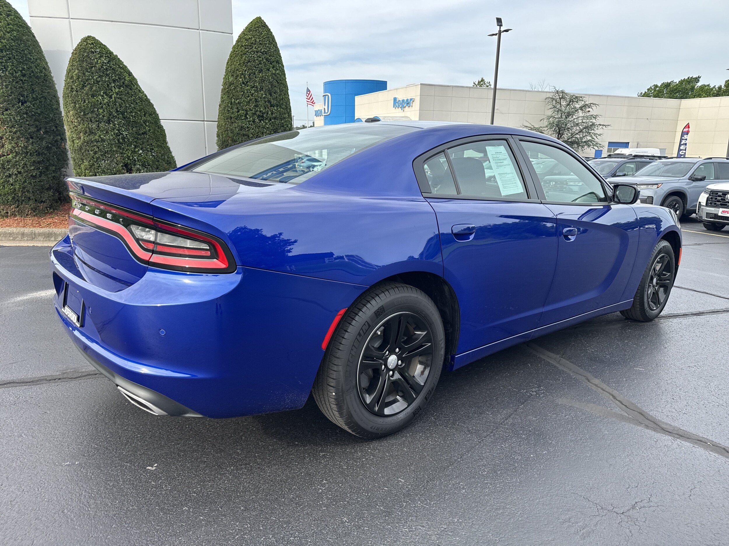 Used 2022 Dodge Charger SXT RWD image 4