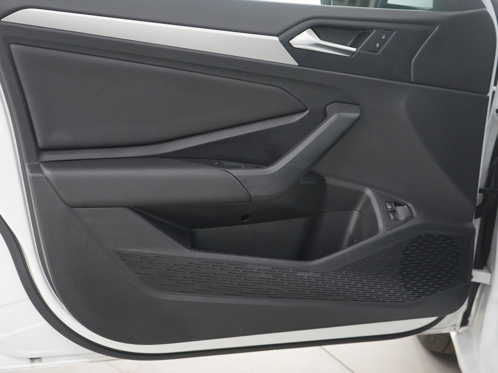 Used 2020 Volkswagen Jetta SE w/ SE Cold Weather Package image 17