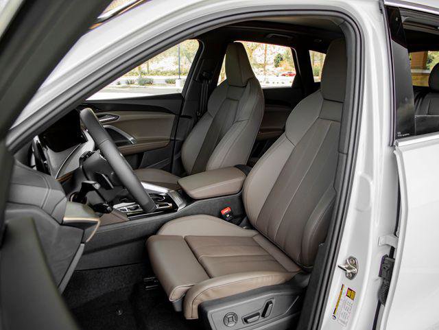 Certified 2025 Audi Q5 Premium Plus w/ Premium Plus AWD/4WD image 13