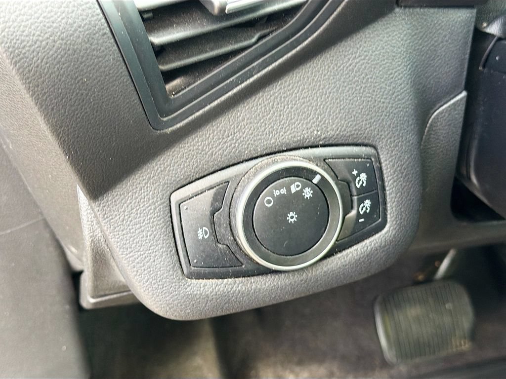 Used 2016 Ford C-MAX Energi SEL w/ Equipment Group 301A FWD image 10
