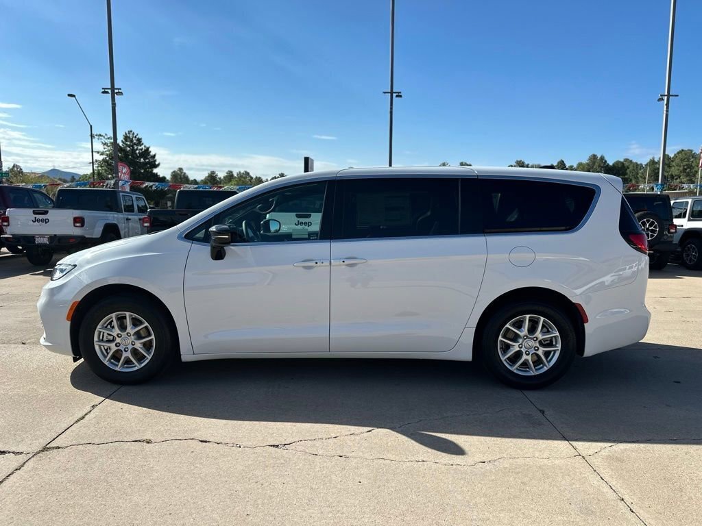 New 2025 Chrysler Pacifica Select image 6