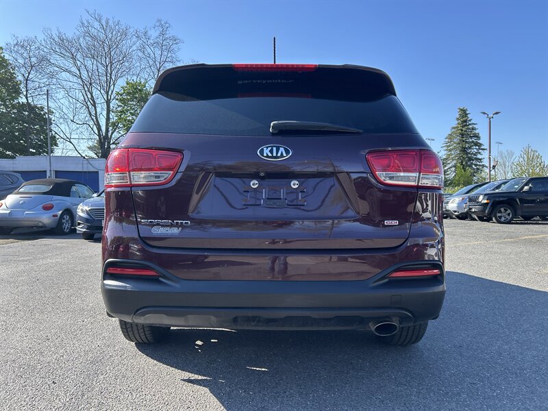 Used 2017 Kia Sorento AWD image 5