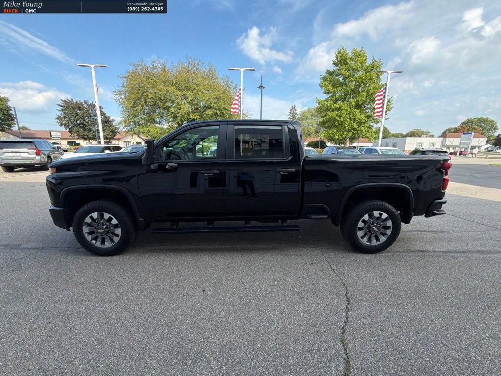 Used 2022 Chevrolet Silverado 2500 Custom w/ Custom Value Package AWD/4WD image 9