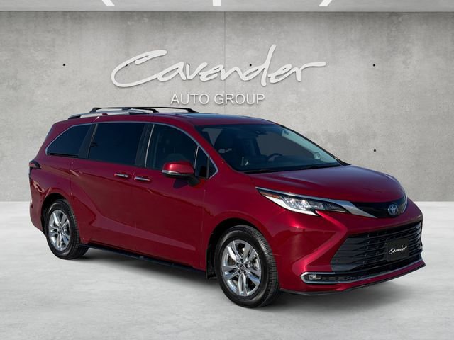 Used 2022 Toyota Sienna Limited image 2