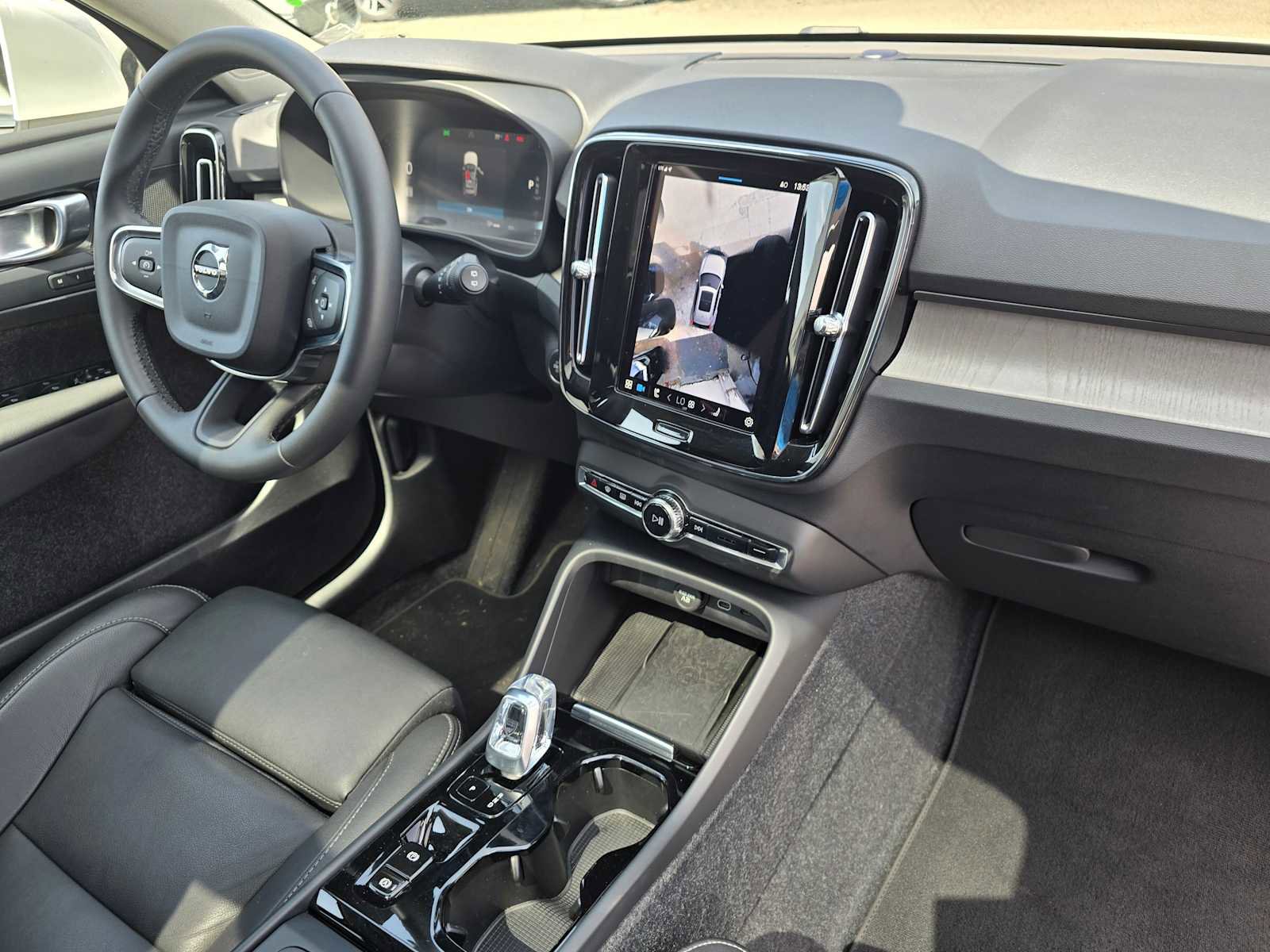 Certified 2024 Volvo XC40 B5 Plus image 11