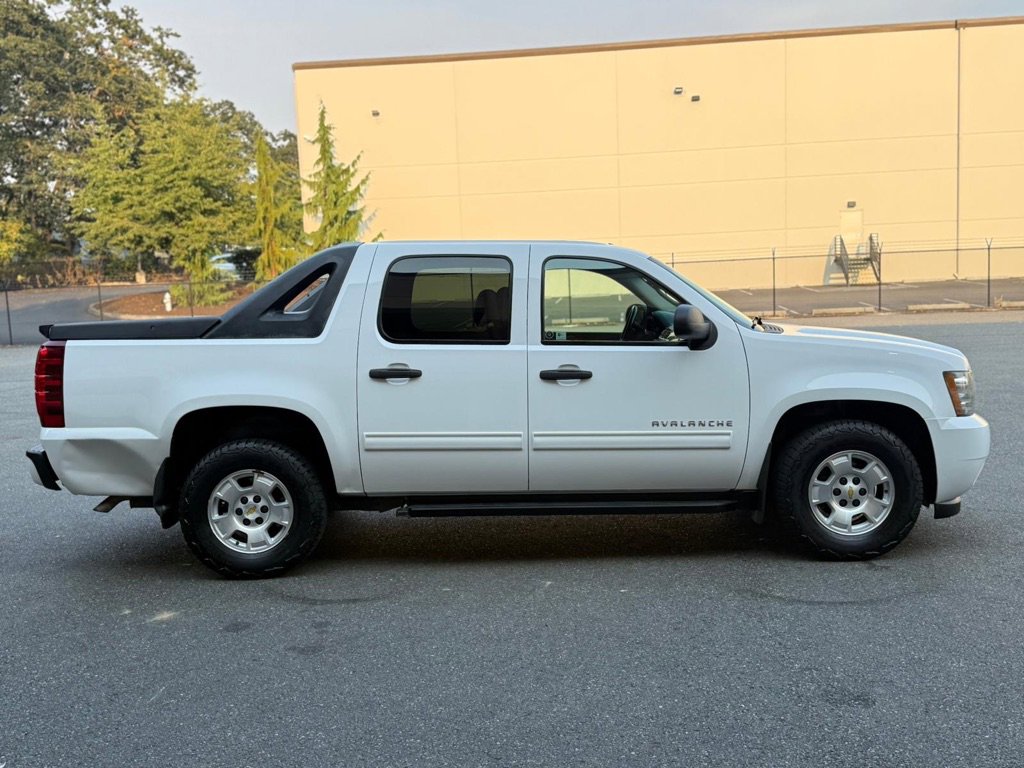 Used 2010 Chevrolet Avalanche LS AWD/4WD image 5