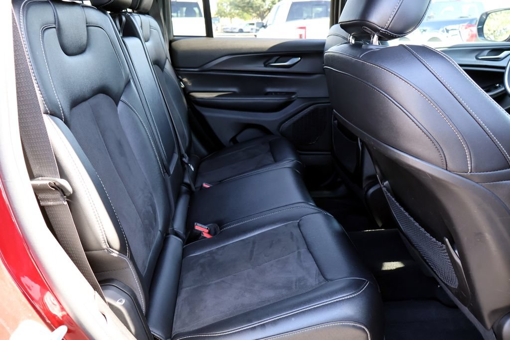 Used 2024 Jeep Grand Cherokee Altitude RWD image 19