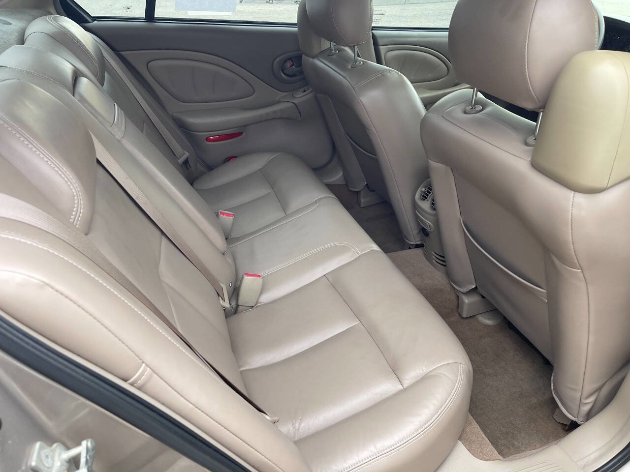 Used 2004 Pontiac Bonneville SLE image 13