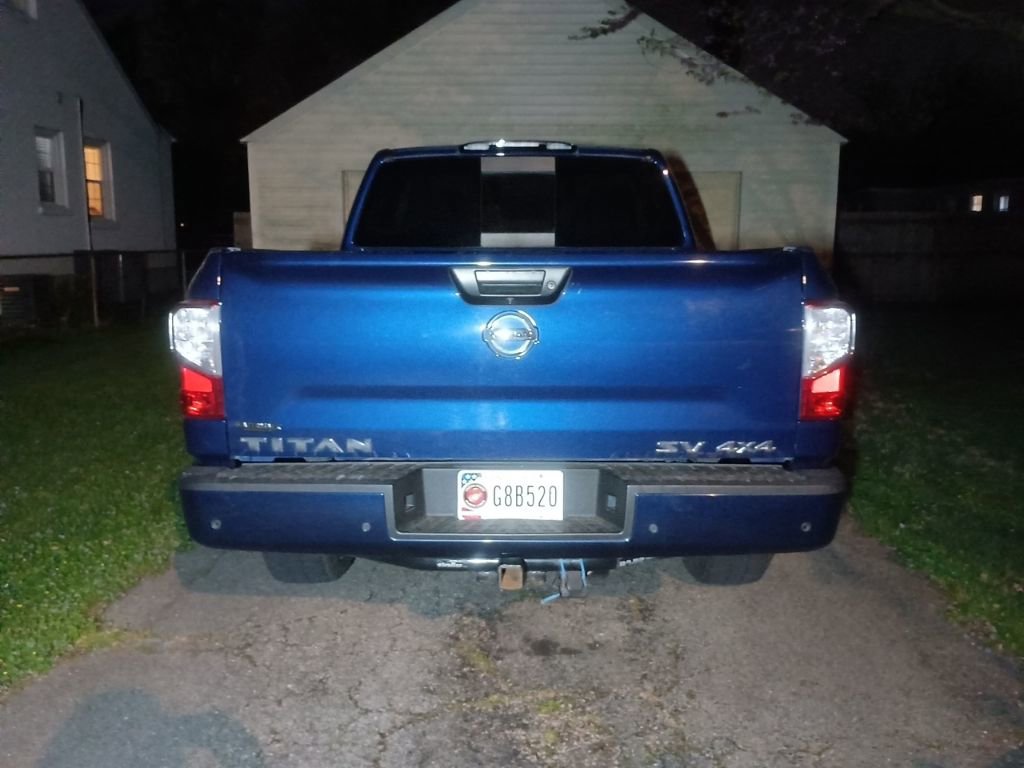 Used 2021 Nissan Titan SV w/ SV Convenience Package image 9