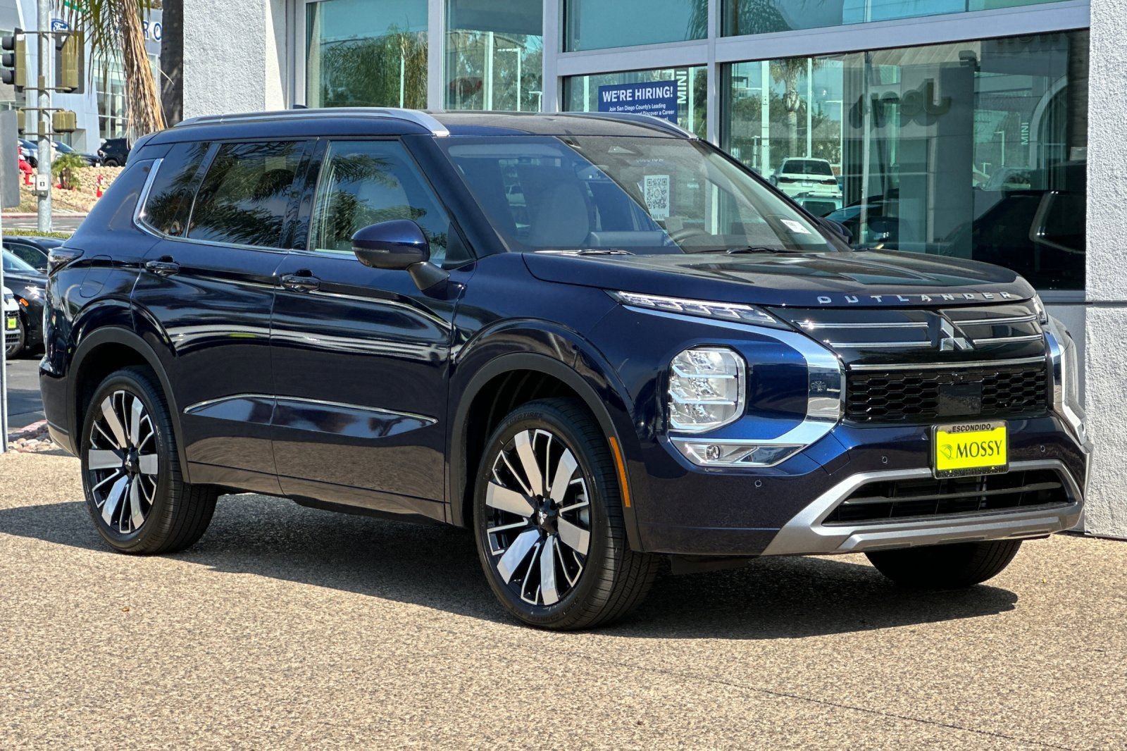 New 2025 Mitsubishi Outlander SEL image 2