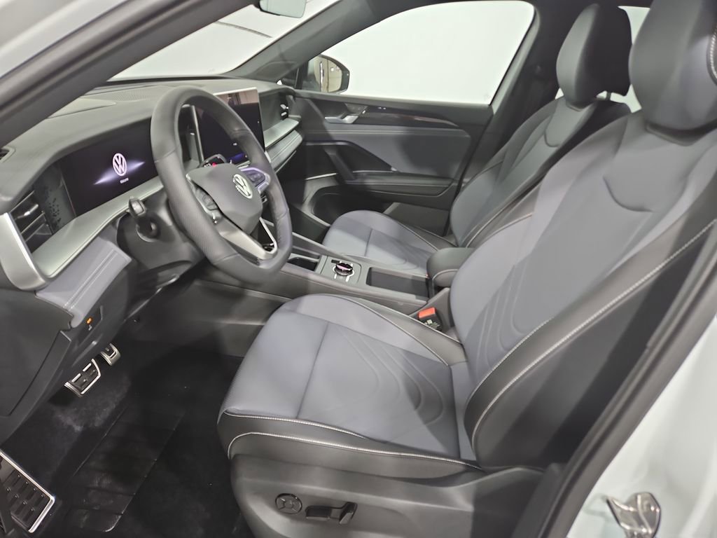 New 2026 Volkswagen Tiguan SE R-Line image 9