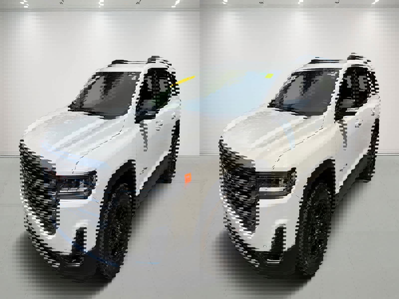 Used 2023 GMC Acadia AT4 image 2