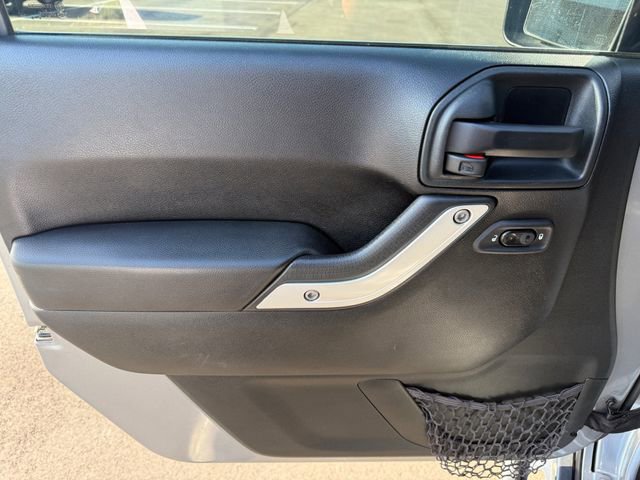 Used 2017 Jeep Wrangler Unlimited Rubicon w/ Connectivity Group image 3