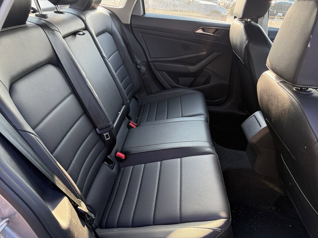 Used 2024 Volkswagen Jetta SE FWD image 38