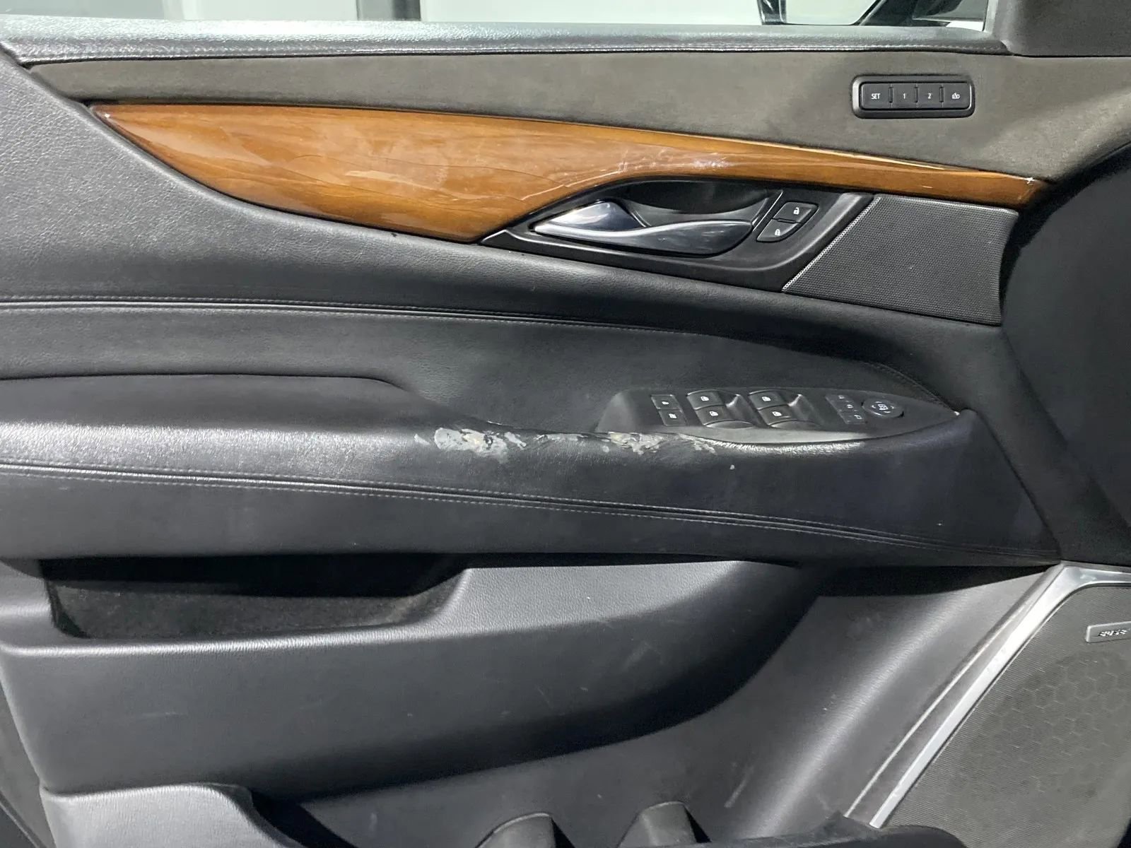 Used 2019 Cadillac Escalade ESV Luxury image 12