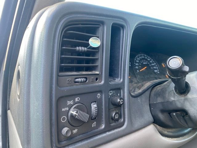 Used 2004 Chevrolet Tahoe LS w/ Preferred Equipment Group RWD image 15