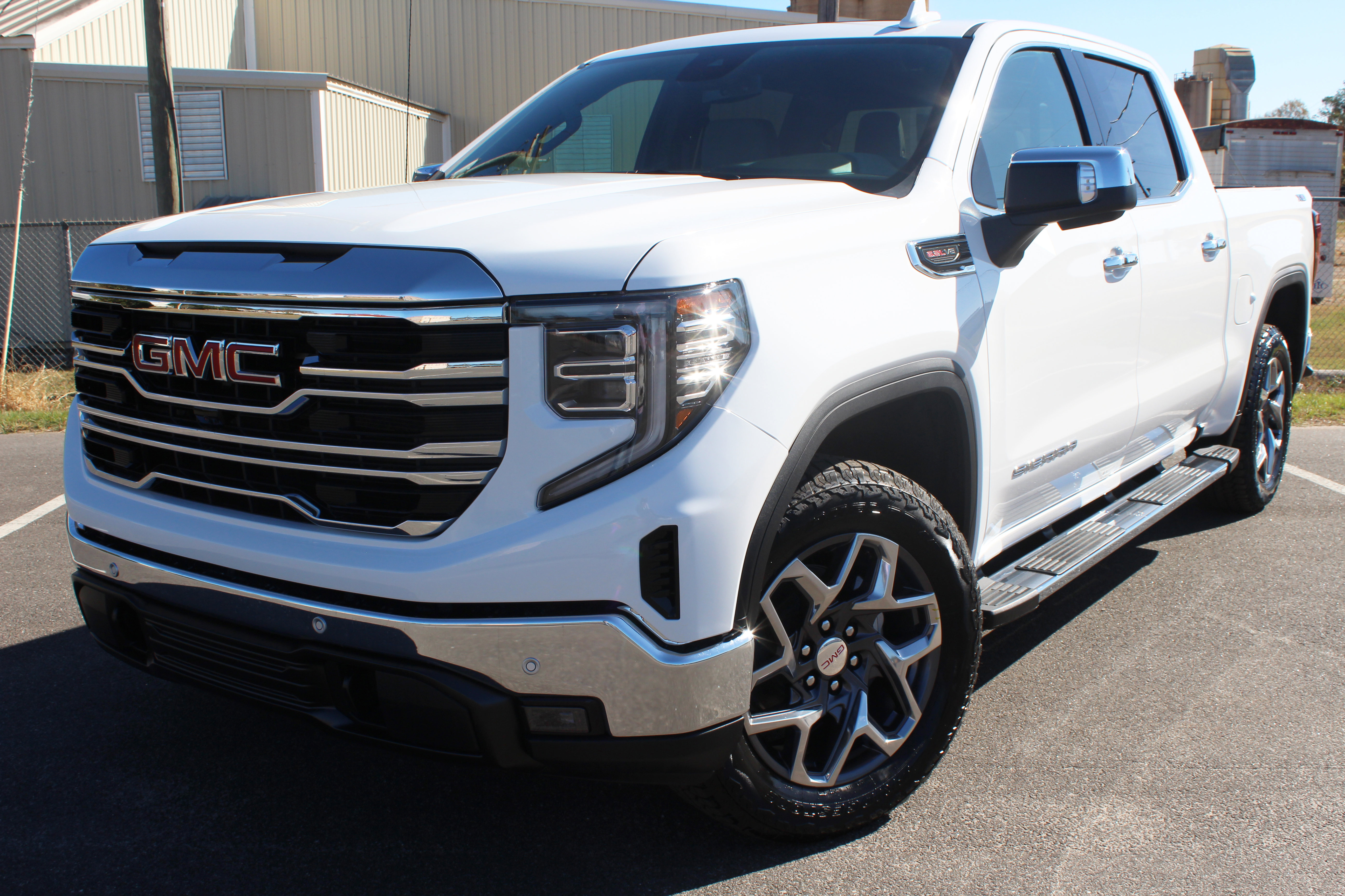 New 2026 GMC Sierra 1500 SLT image 1