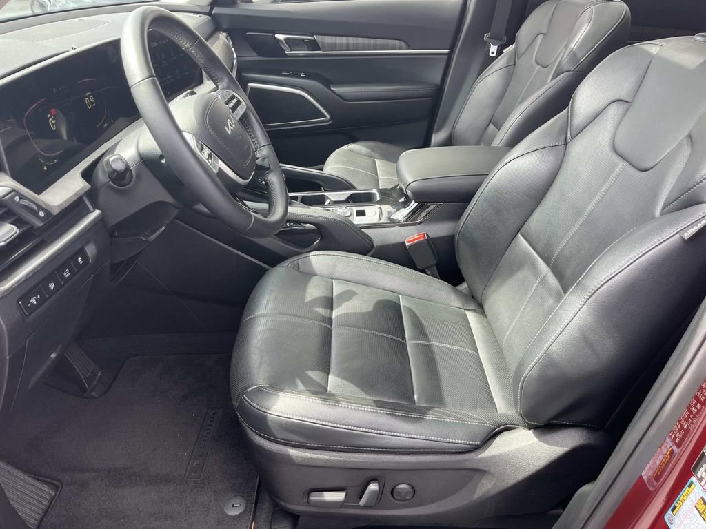 Used 2023 Kia Telluride EX w/ EX Captain's Chair Package image 11