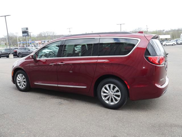 Used 2017 Chrysler Pacifica Touring-L FWD image 8