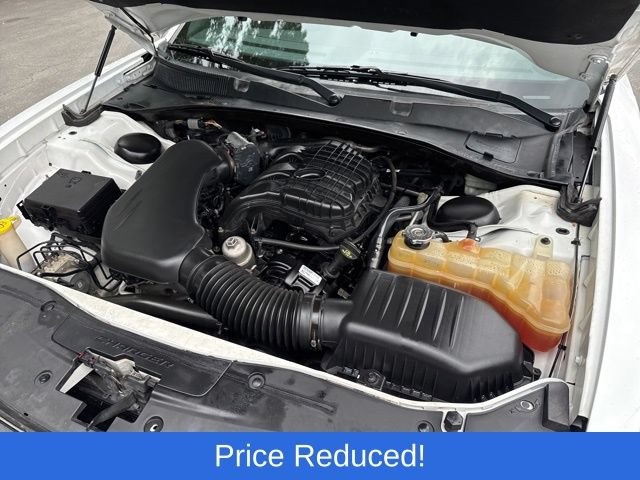 Used 2015 Dodge Charger SE RWD image 30