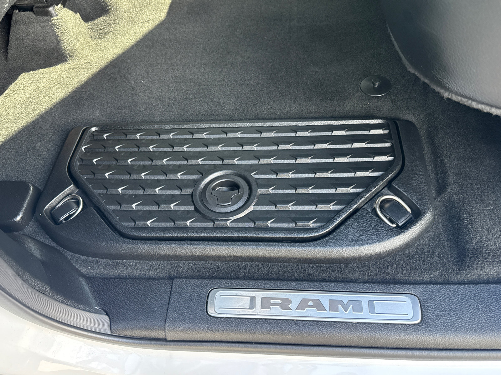 Used 2021 RAM 1500 Laramie AWD/4WD image 7